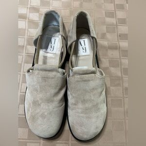 AJ Valenci Shoes Women’s Size 8M Beige Suede Leather Slip on Loafers Comfort NEW